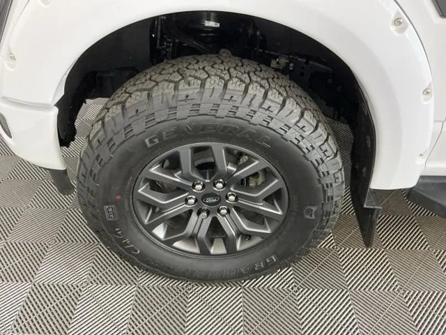 Used 2025 Oxford White Ford Lariat image 31