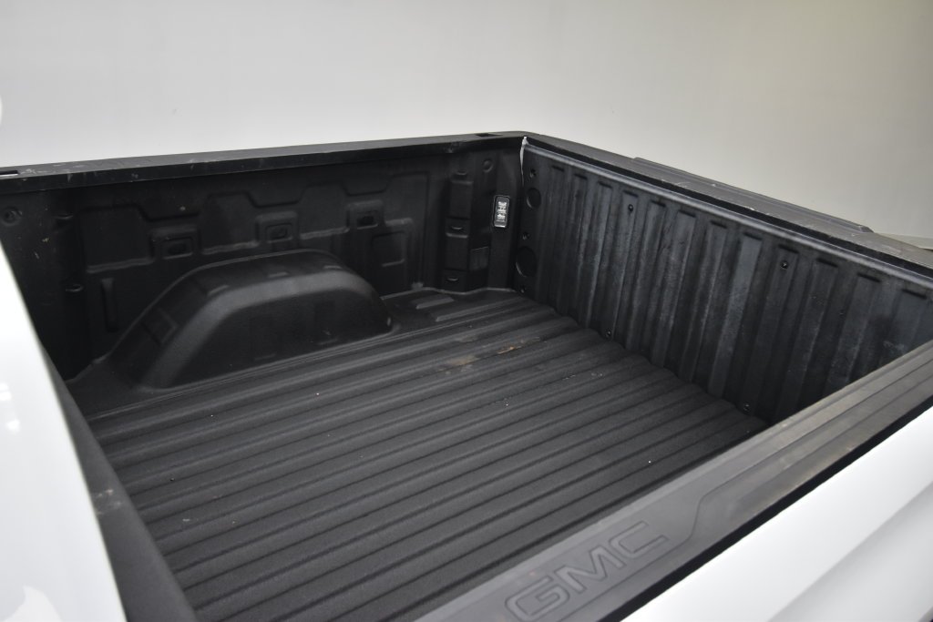 Used 2019 White GMC Base image 22