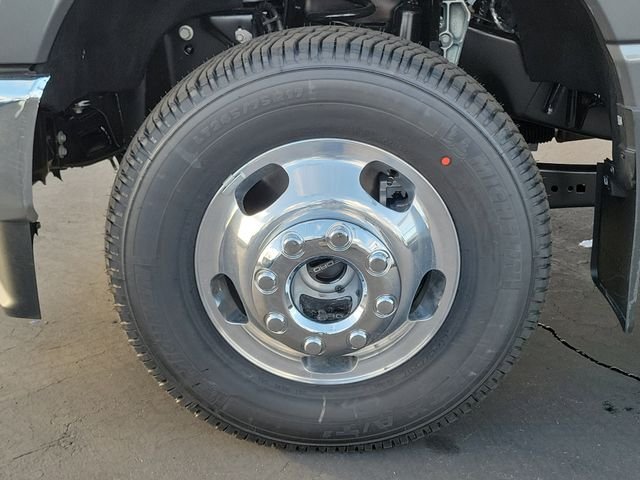 New 2026 Carbonized Gray Metallic Ford F-350® Lariat® image 31
