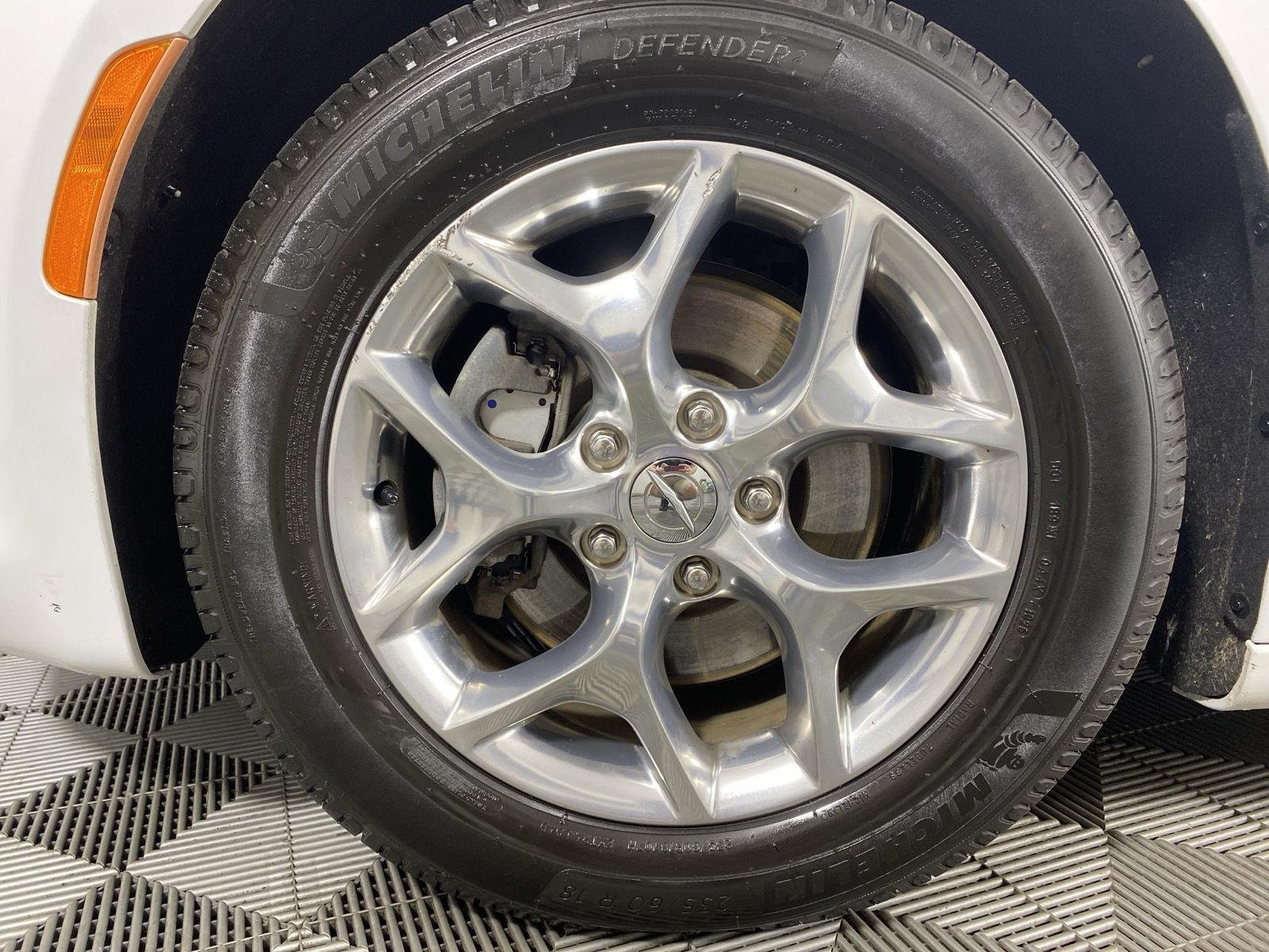 Used 2019 Bright White Clearcoat Chrysler Limited image 20