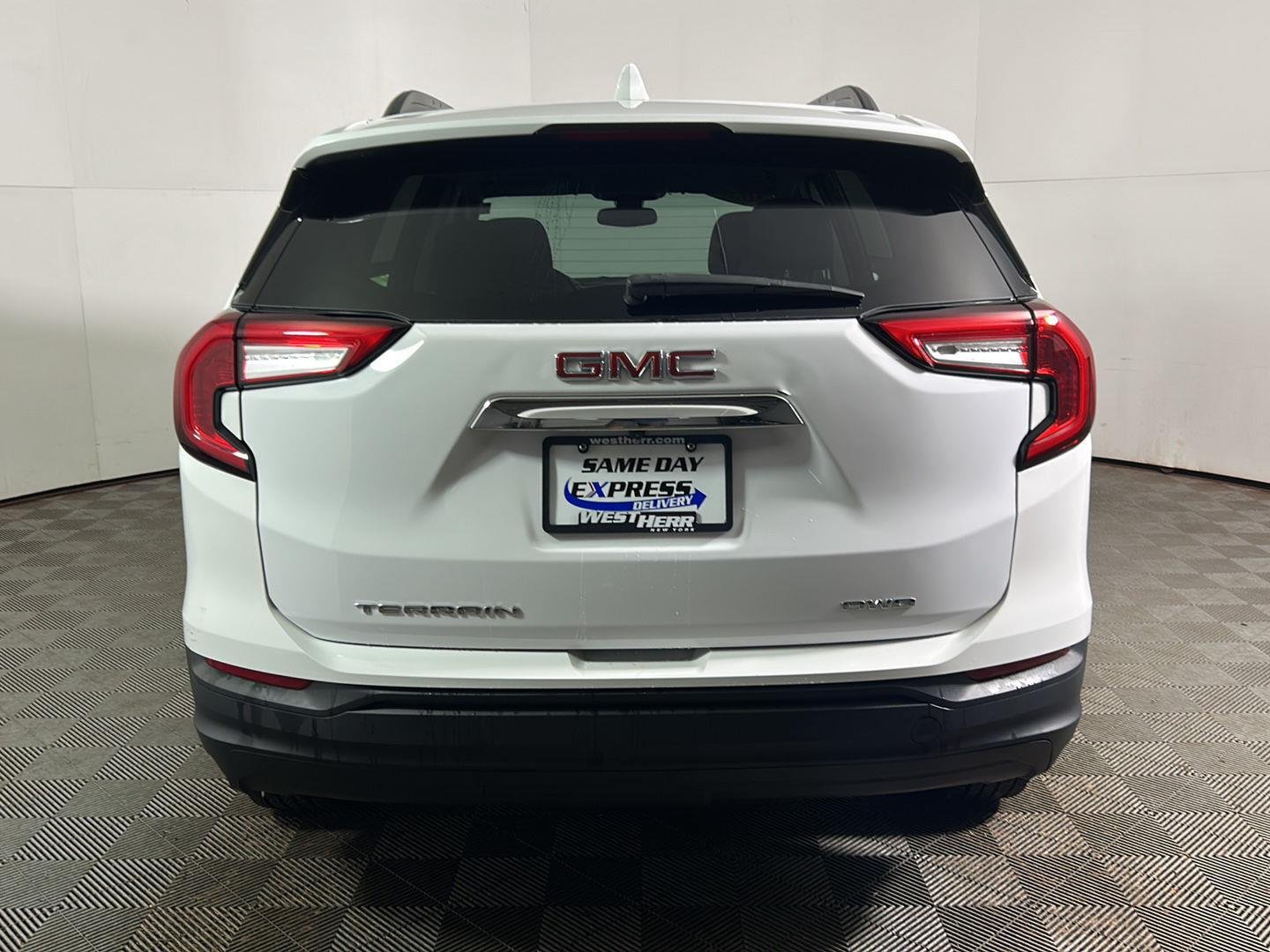 Used 2023 Summit White GMC SLE image 7