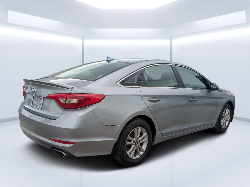 Used 2015 Gray Hyundai SE image 3