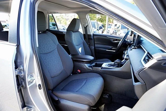 Used 2022 Silver Toyota XLE image 11