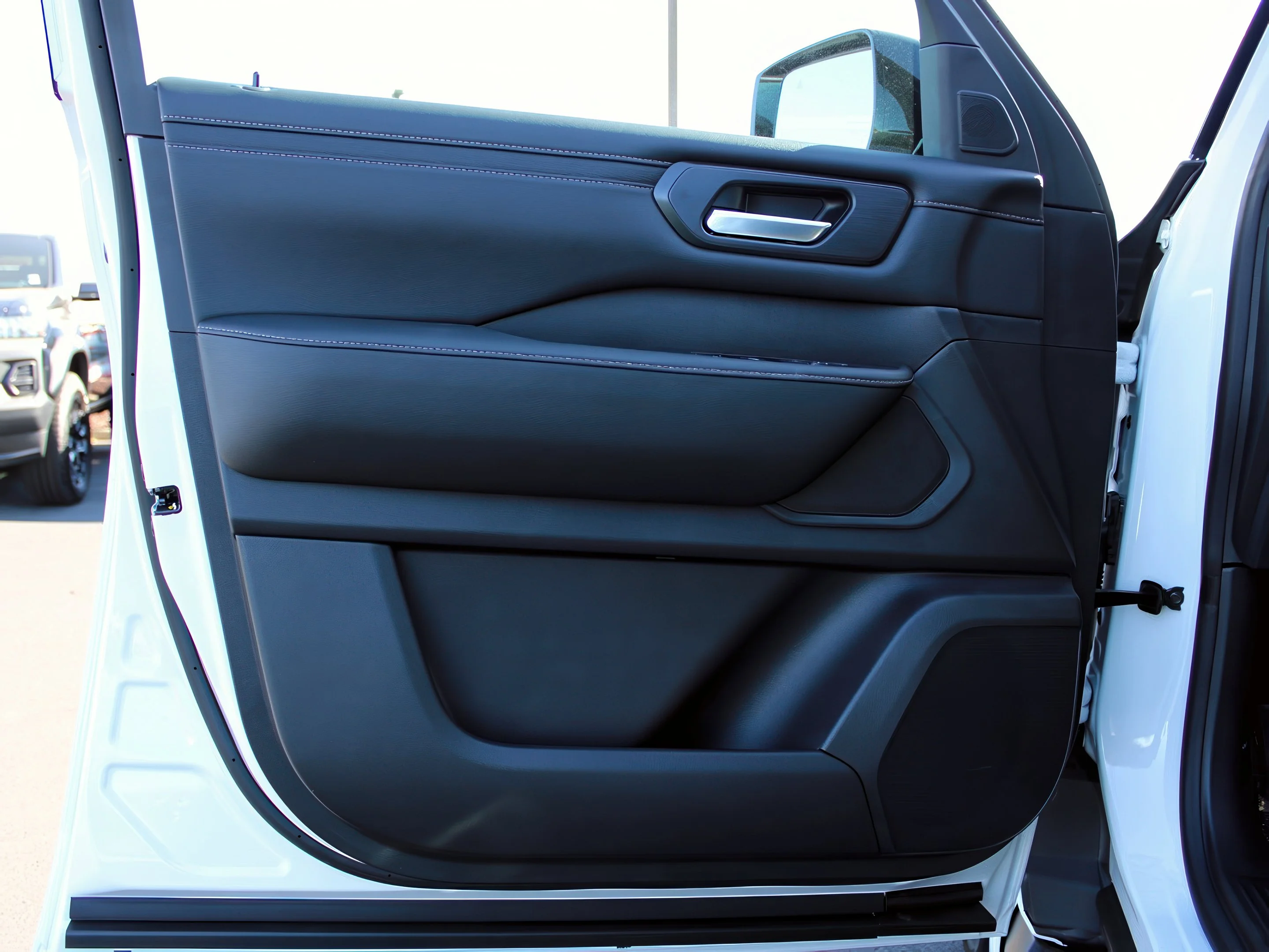 2026 Nissan Armada SV - Photo 10