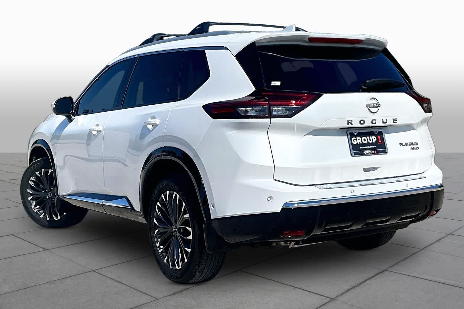 Used 2025 Everest White Pearl Nissan Platinum image 12