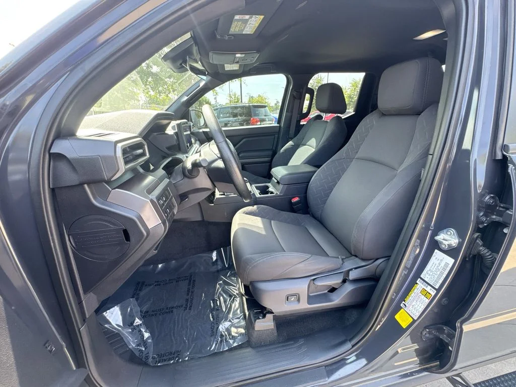 Used 2025  Toyota SR5 image 19