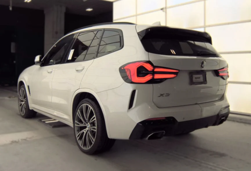 Used 2022 White BMW xDrive30i image 4