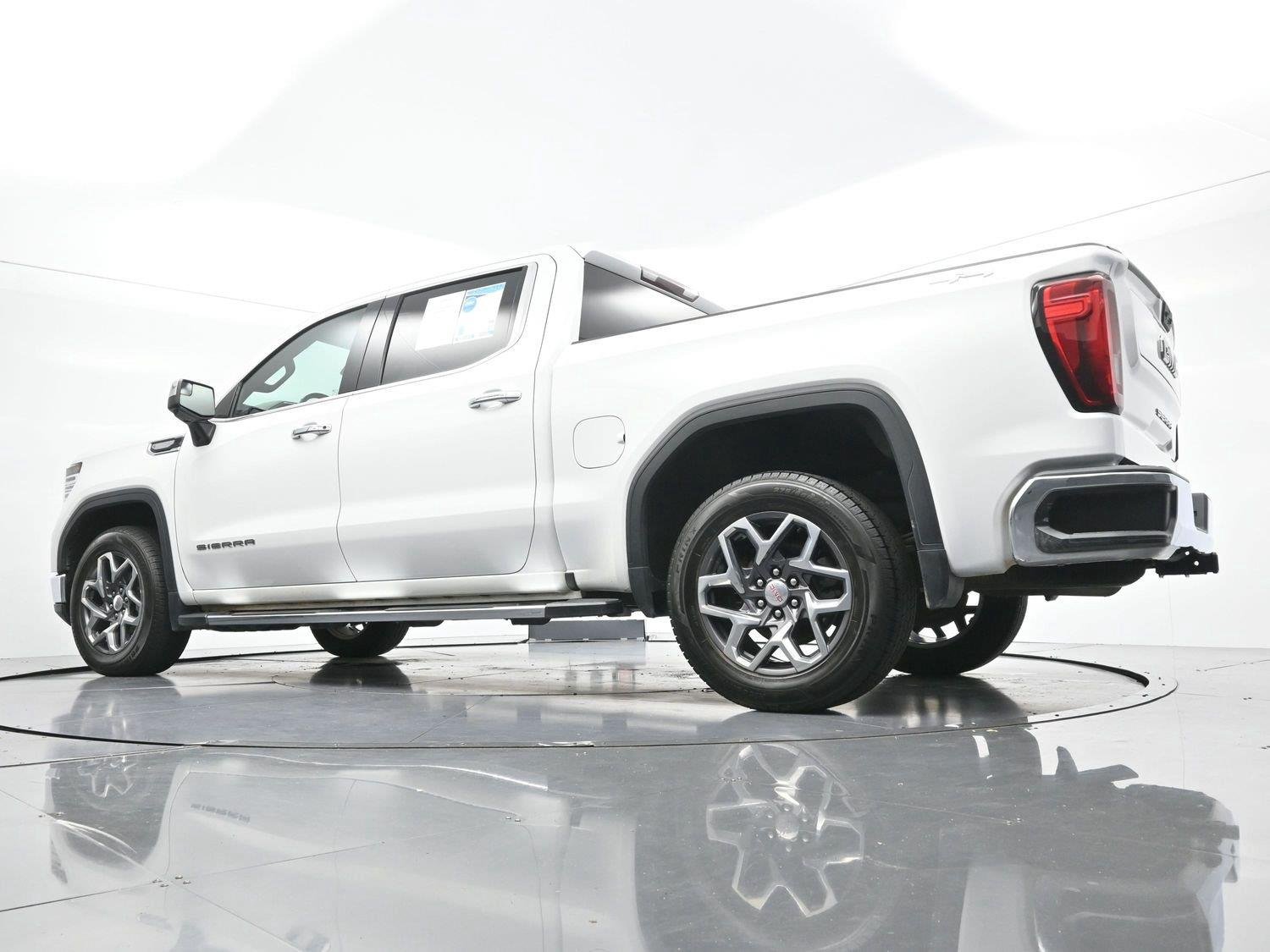 Used 2022 Summit White GMC SLT image 48
