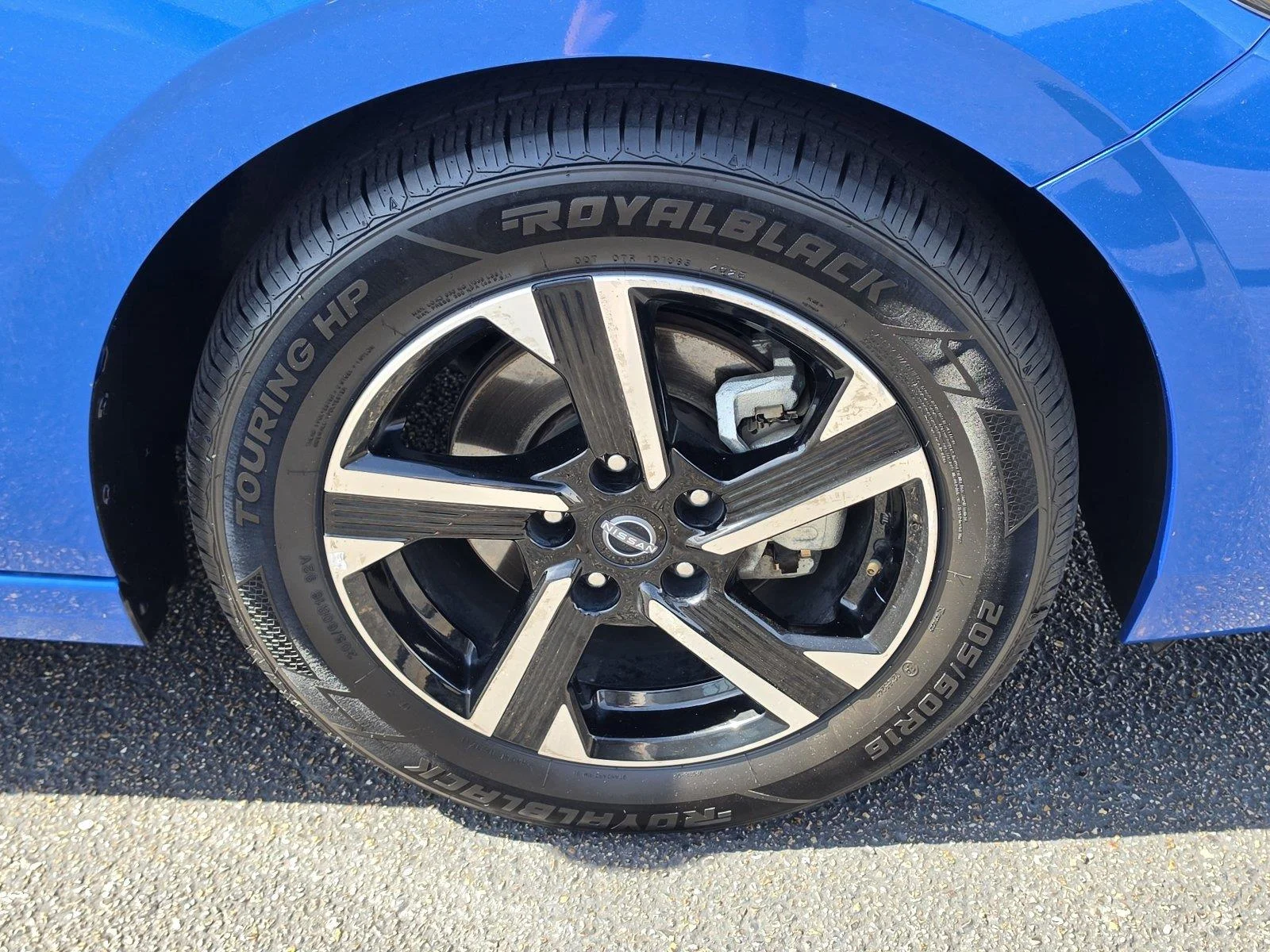 Used 2025 Electric Blue Metallic Nissan SV image 29