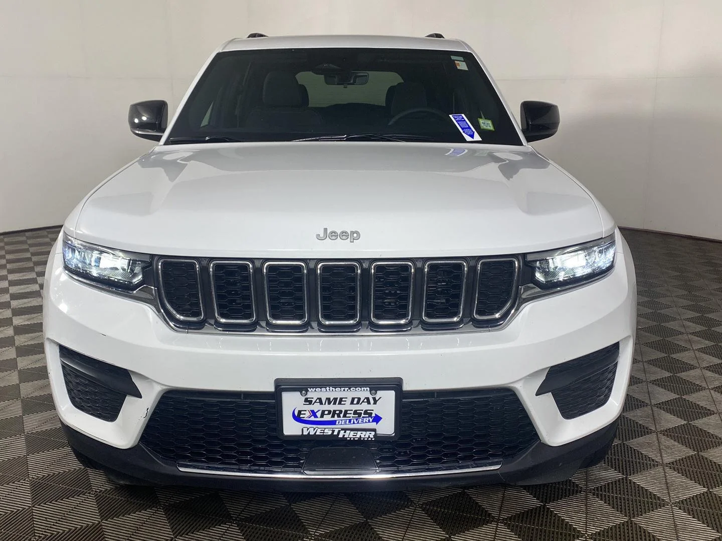 Used 2026 Bright White Clearcoat Jeep Laredo X image 7