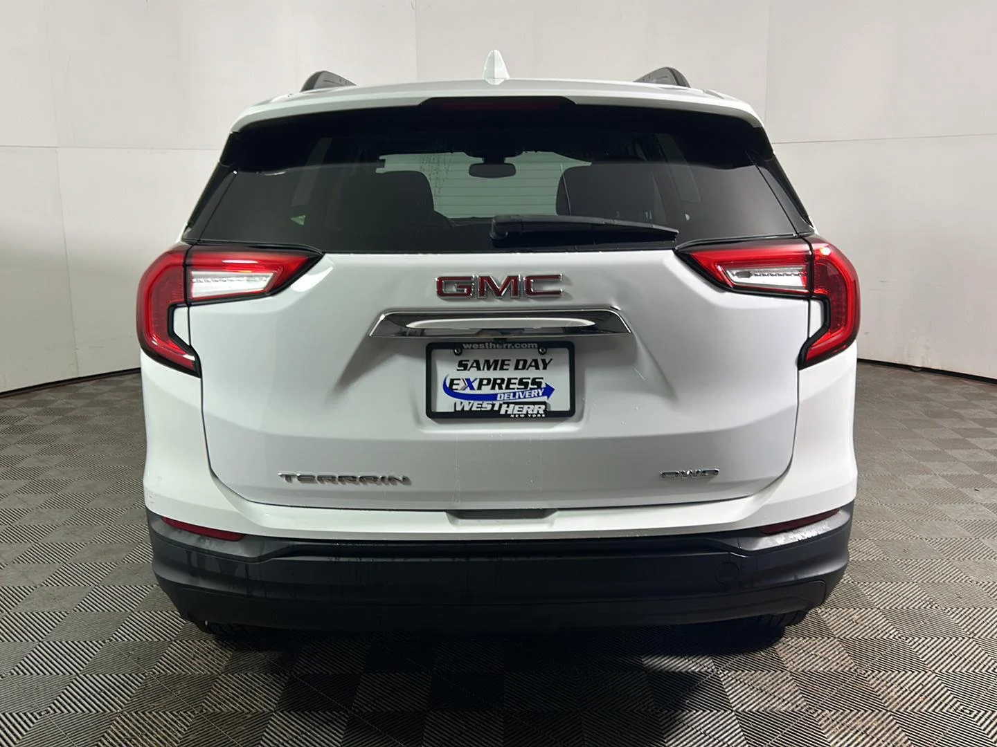 Used 2023 Summit White GMC SLE image 7