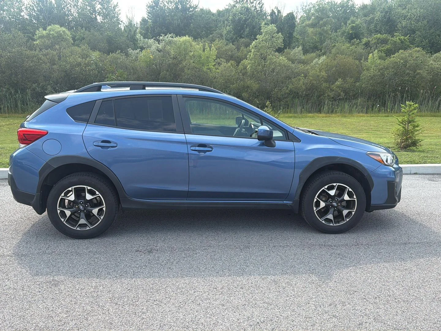 Used 2019 Quartz Blue Pearl Subaru Premium image 3
