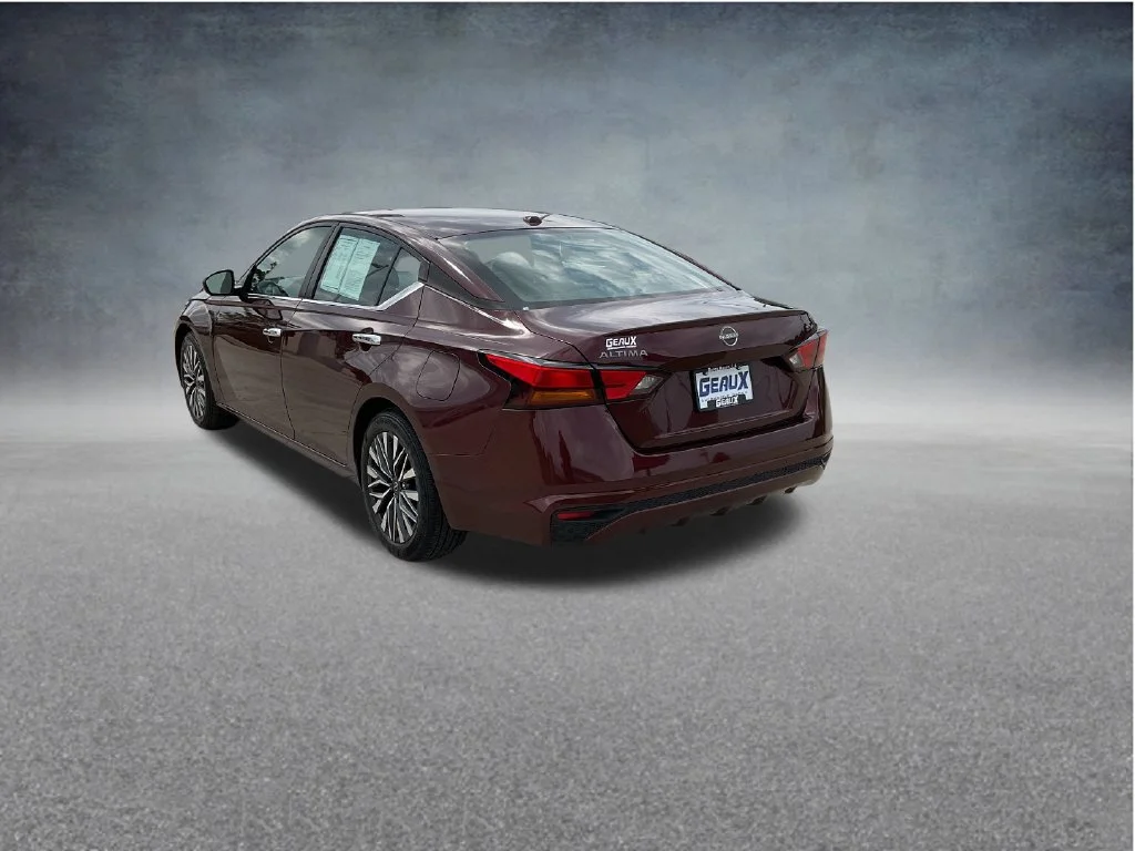 Used 2024 Red Nissan 2.5 SV image 5