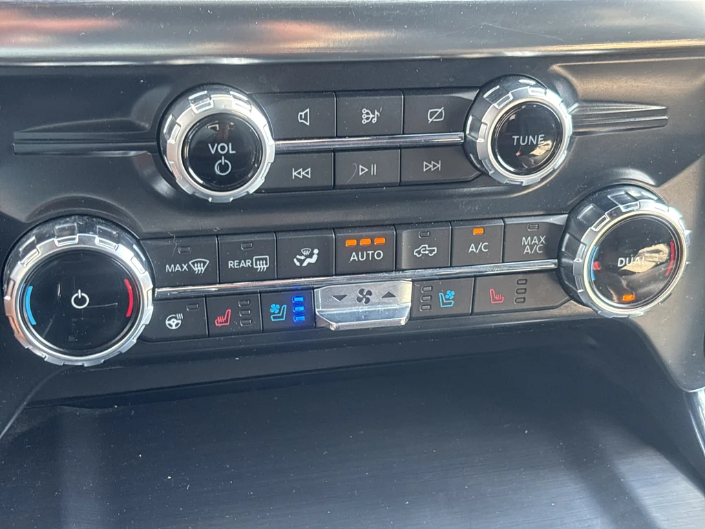 Used 2022 Carbonized Gray Metallic Ford LARIAT image 21