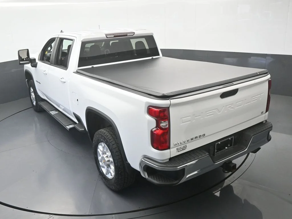 Used 2022 Summit White Chevrolet LT image 44