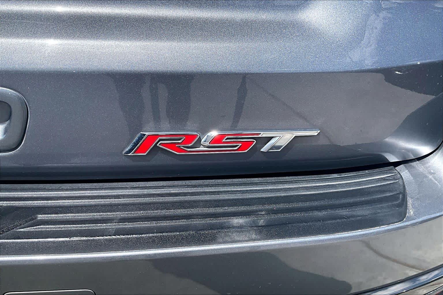 Used 2021 Satin Steel Metallic Chevrolet RST image 30