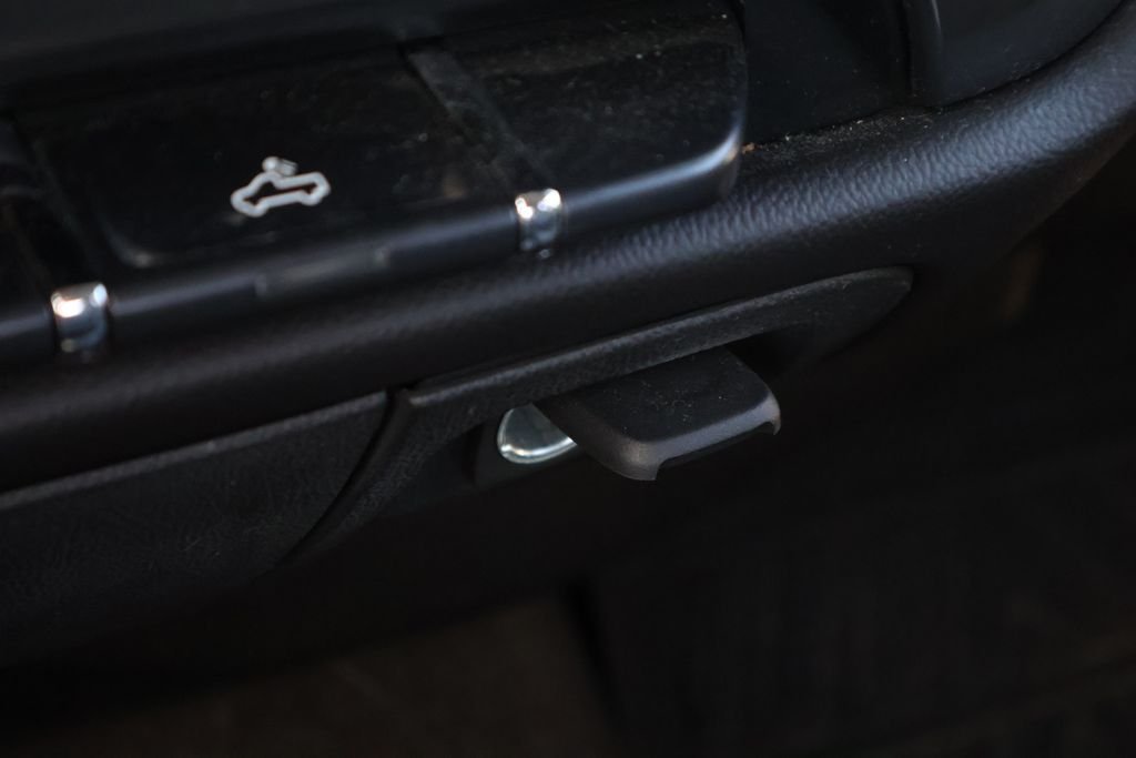 Used 2018 GRAPHITE METALLIC Chevrolet LT image 29