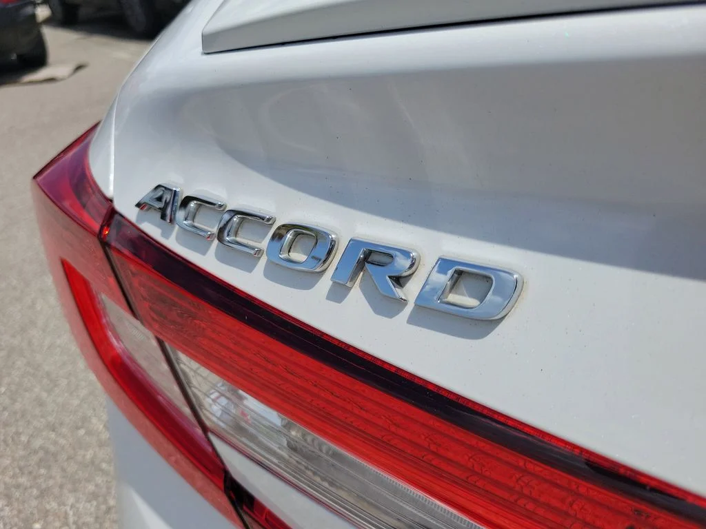 Used 2019 Platinum White Pearl Honda Sport image 9