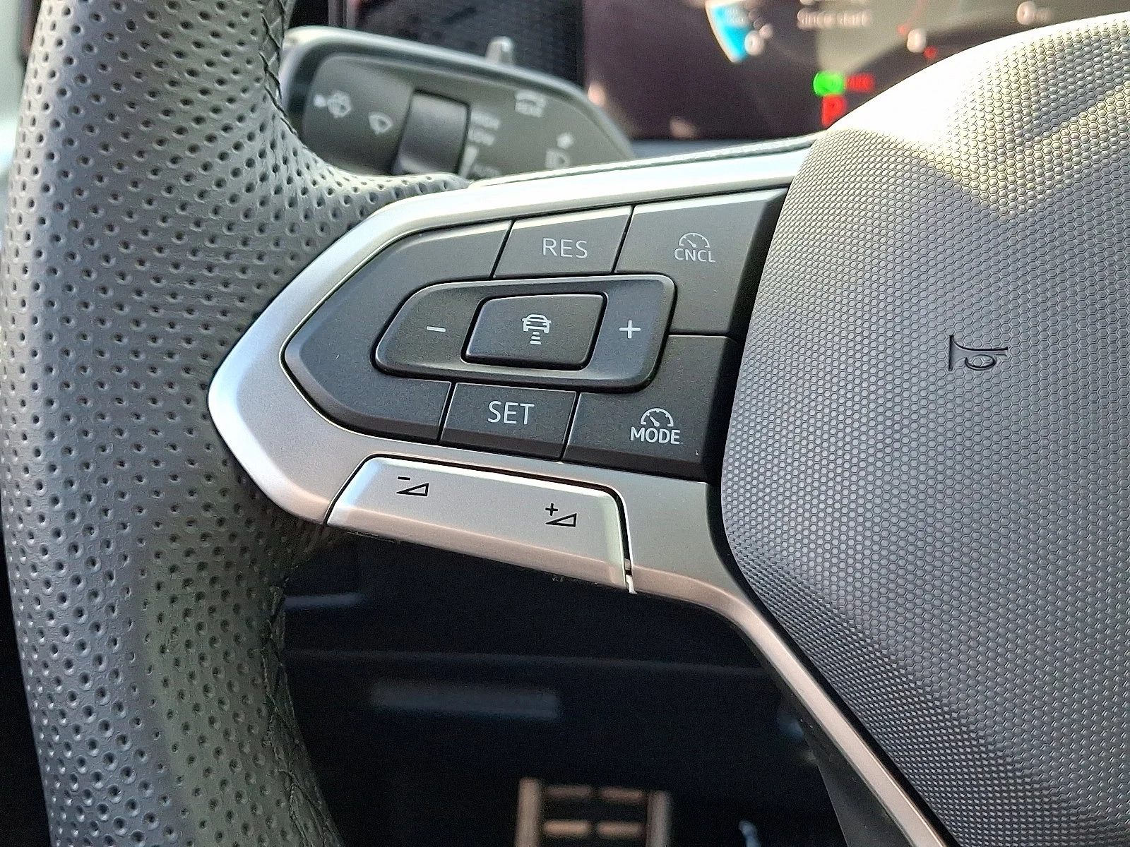 2026 Volkswagen Tiguan SE R-LINE BLACK - Photo 18