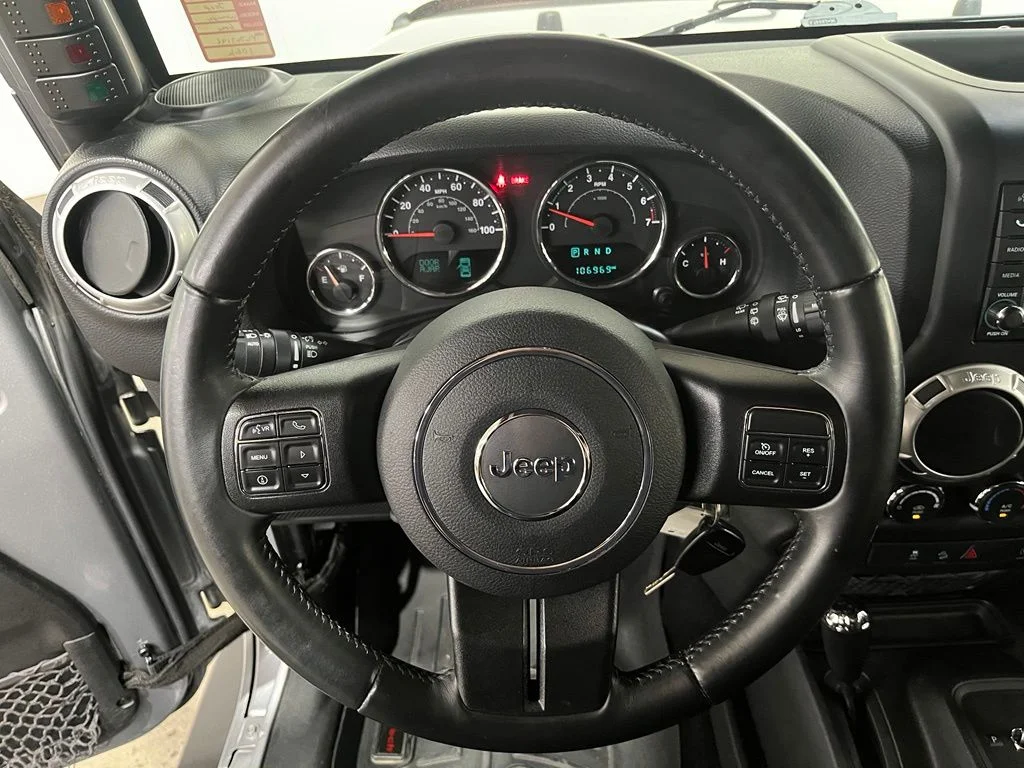 Used 2015 Silver Jeep Unlimited Rubicon image 20