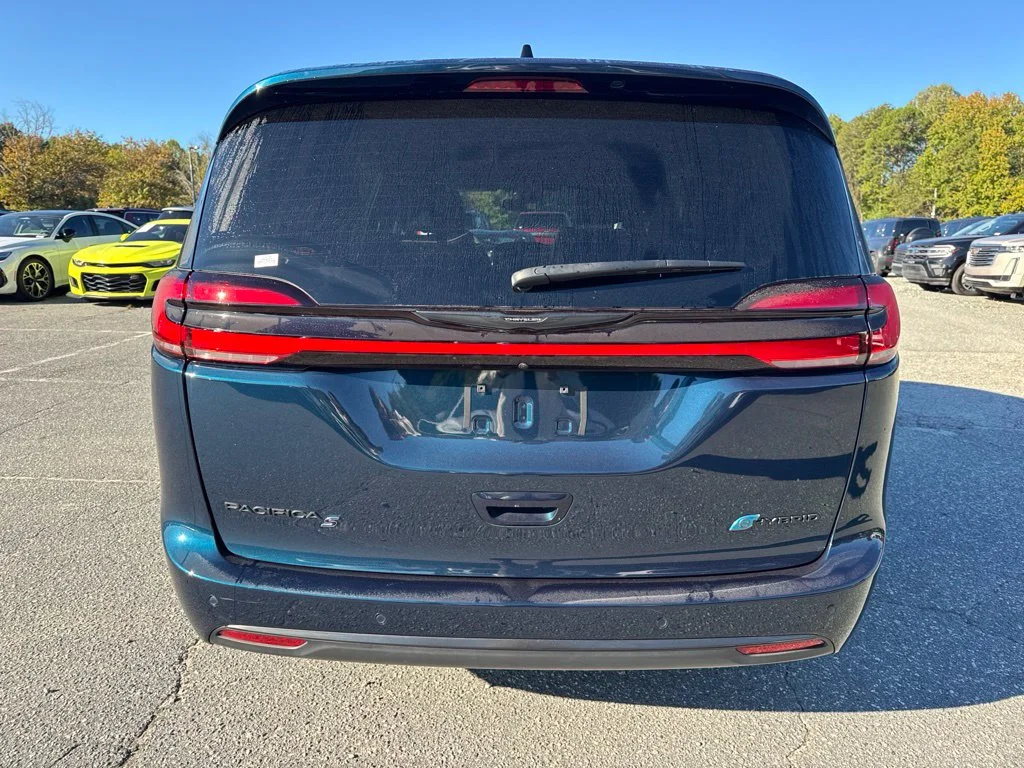 Used 2025 Blue Chrysler Select Premium S Appearance image 4