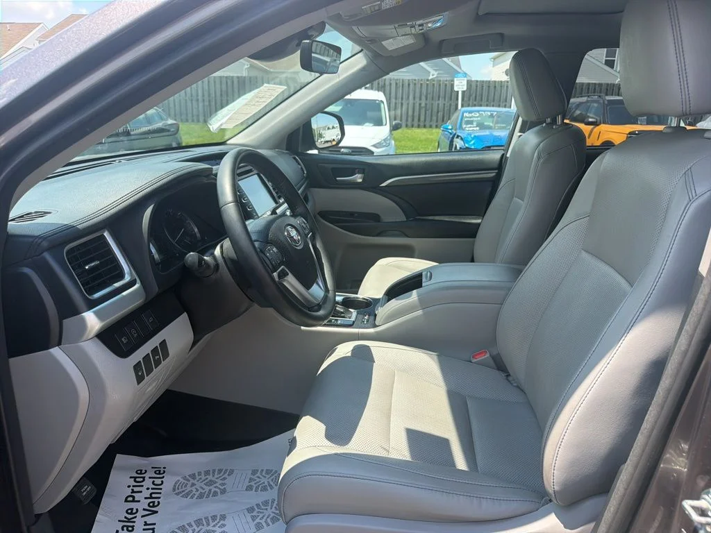 Used 2018 Gray Toyota Limited image 23