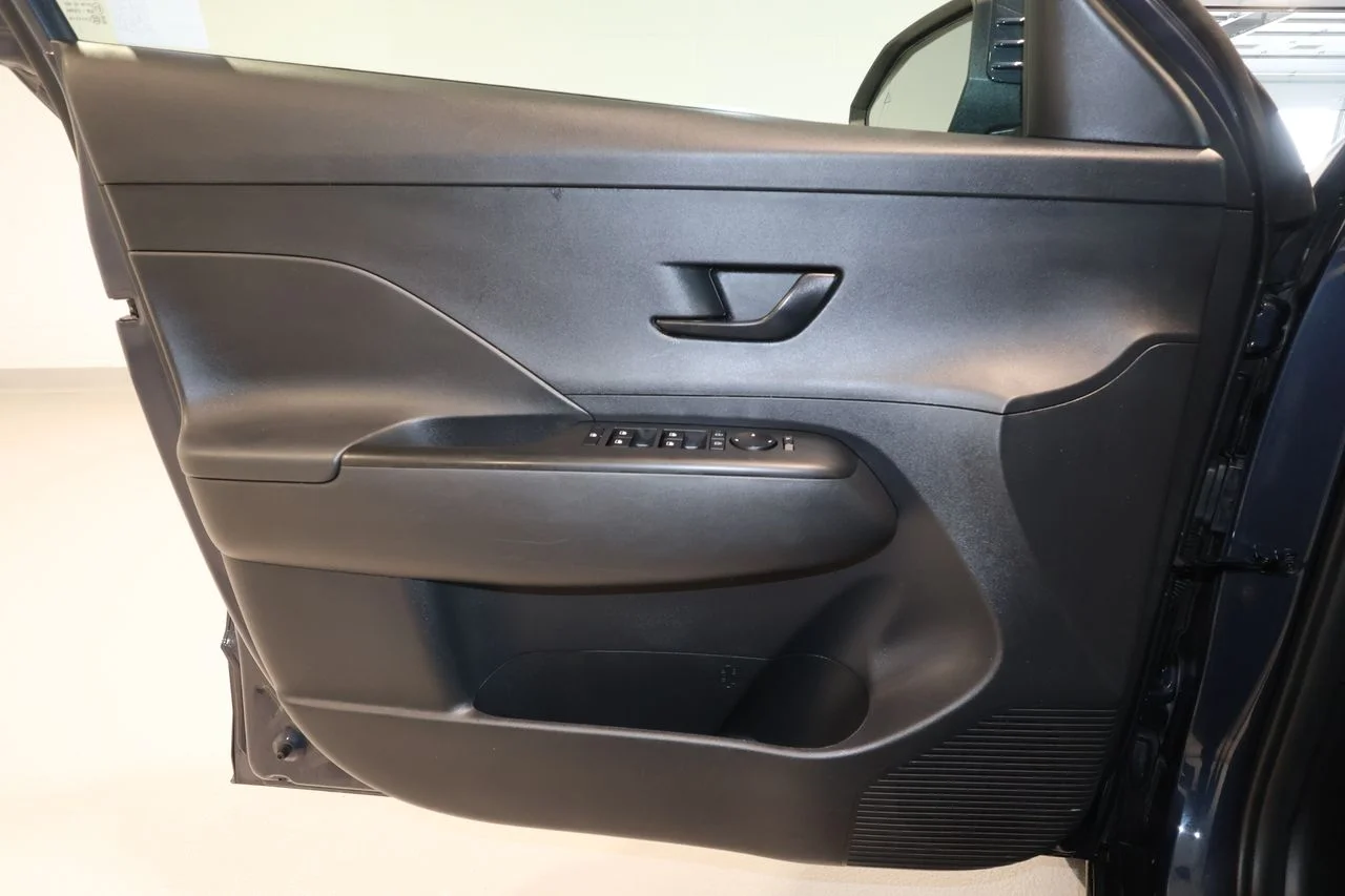 Used 2025 Blue Hyundai SEL image 21