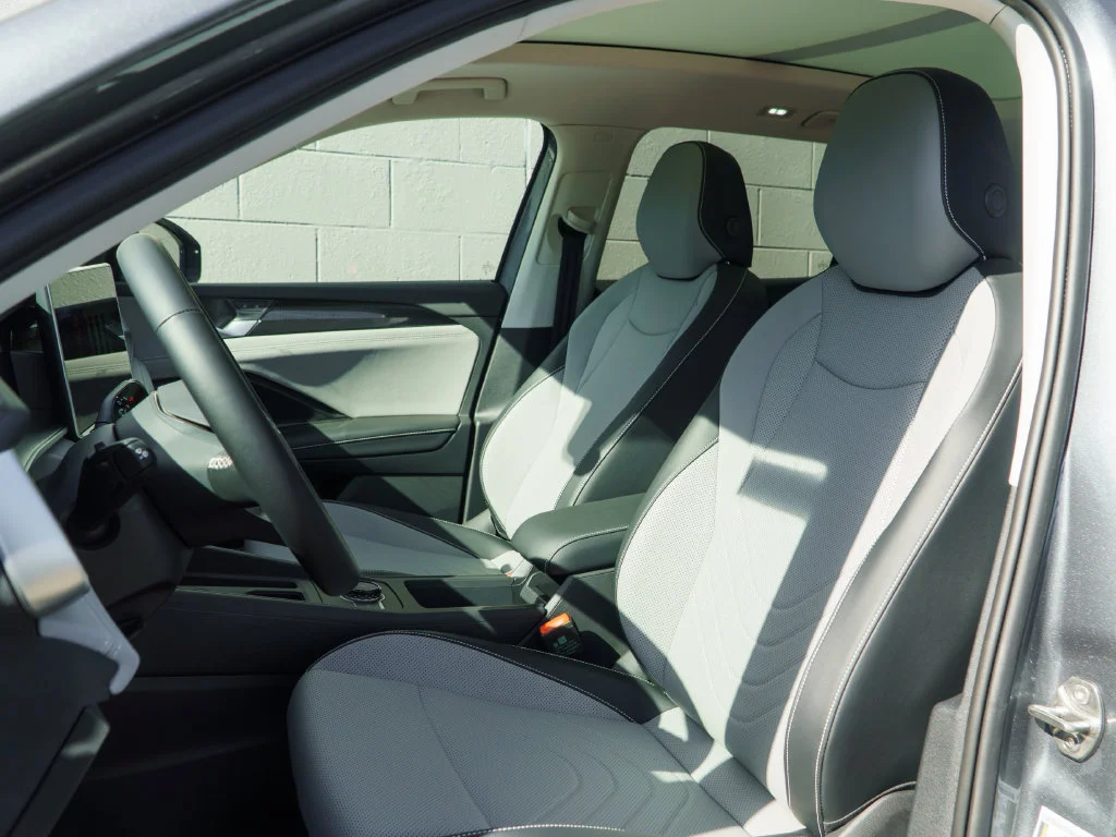 New 2026 Platinum Gray Metallic Volkswagen 2.0T SE image 8
