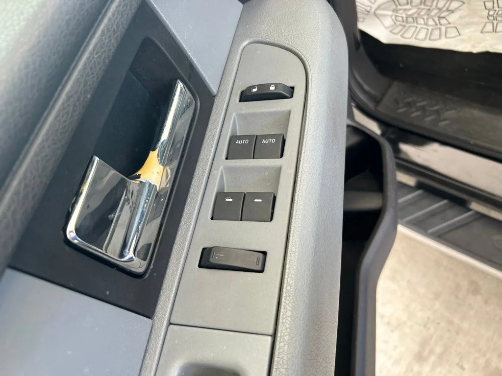 Used 2013 Black Ford XLT image 38