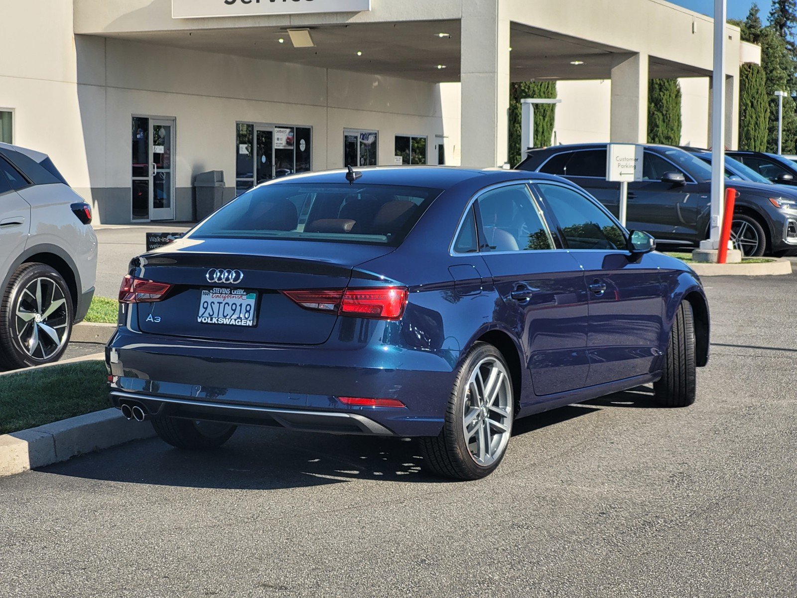 Used 2019 Blue Audi 2.0T Premium image 4