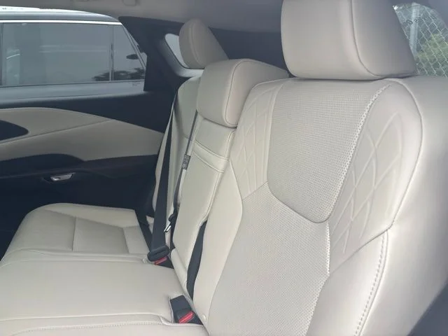 Used 2025 White Lexus 350 Premium Plus image 4