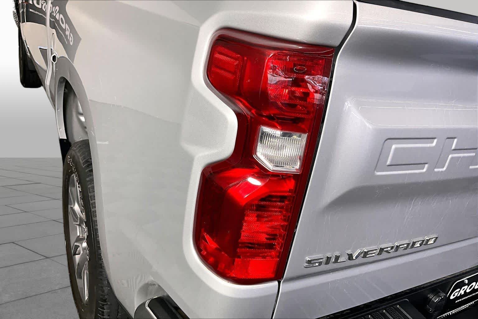 Used 2022 Silver Ice Metallic Chevrolet LT image 27