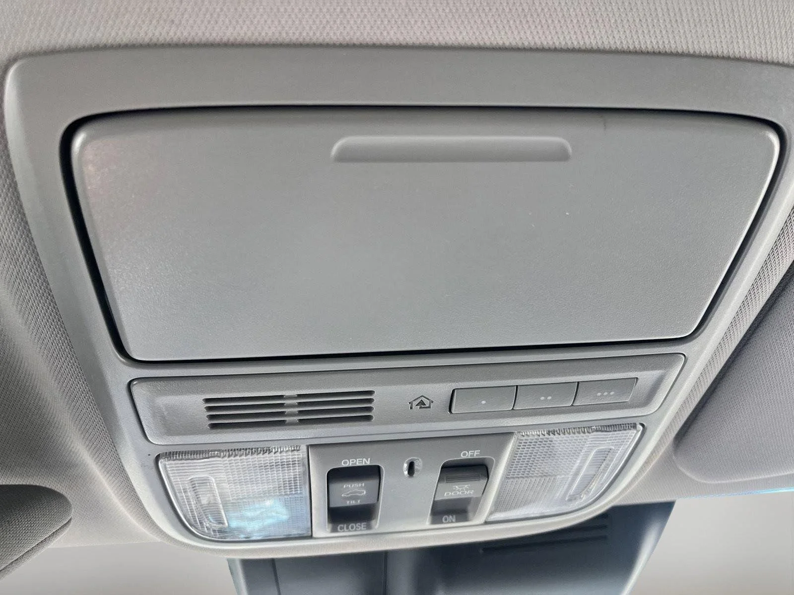 Used 2019 Lunar Silver Metallic Honda EX-L image 32