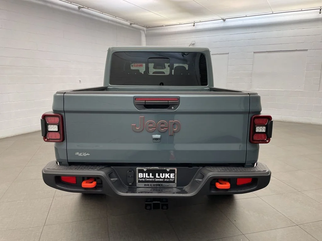 New 2026 Gray Jeep Mojave image 4