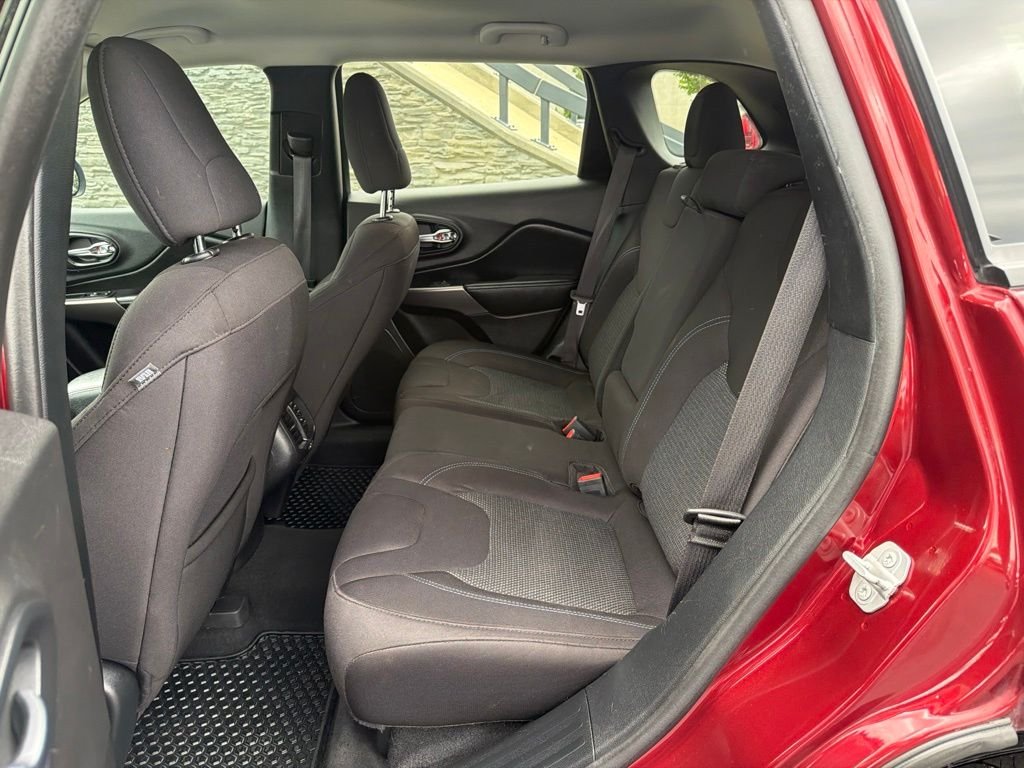 Used 2020 Red Jeep Latitude image 13