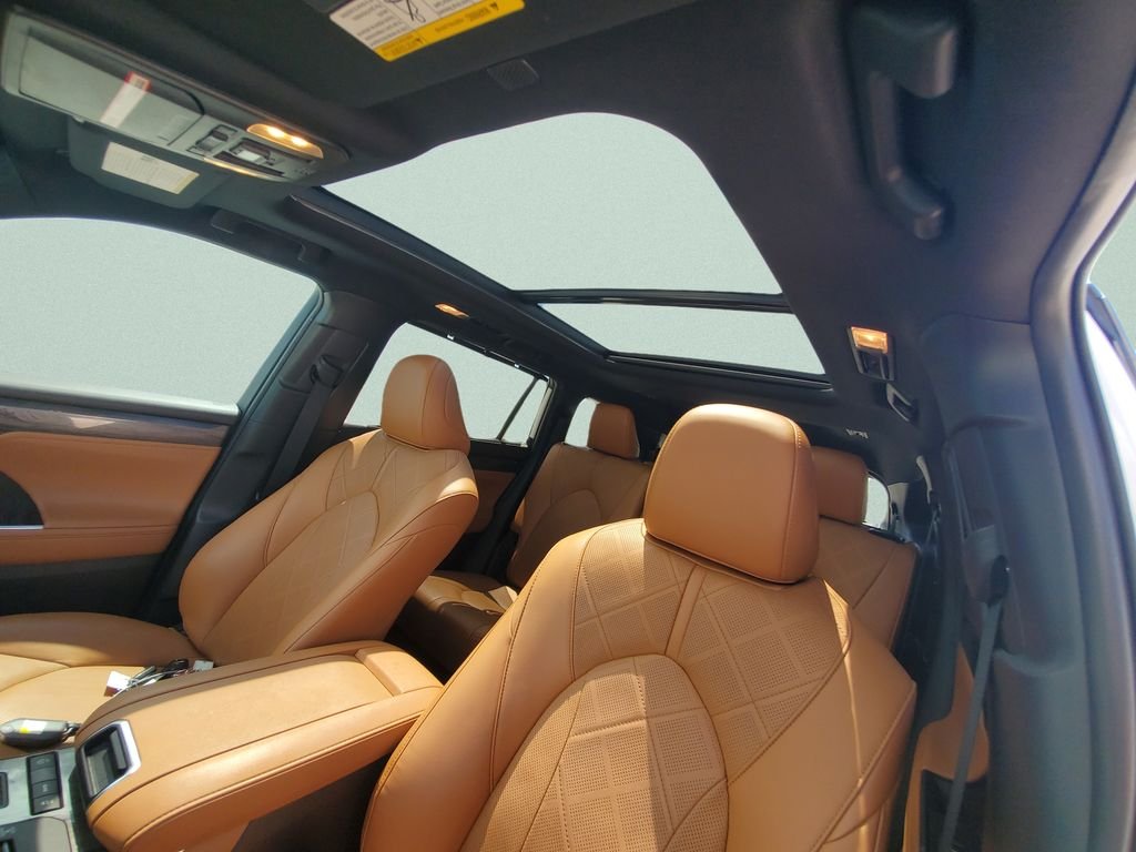 Used 2022 Beige Toyota Platinum image 17