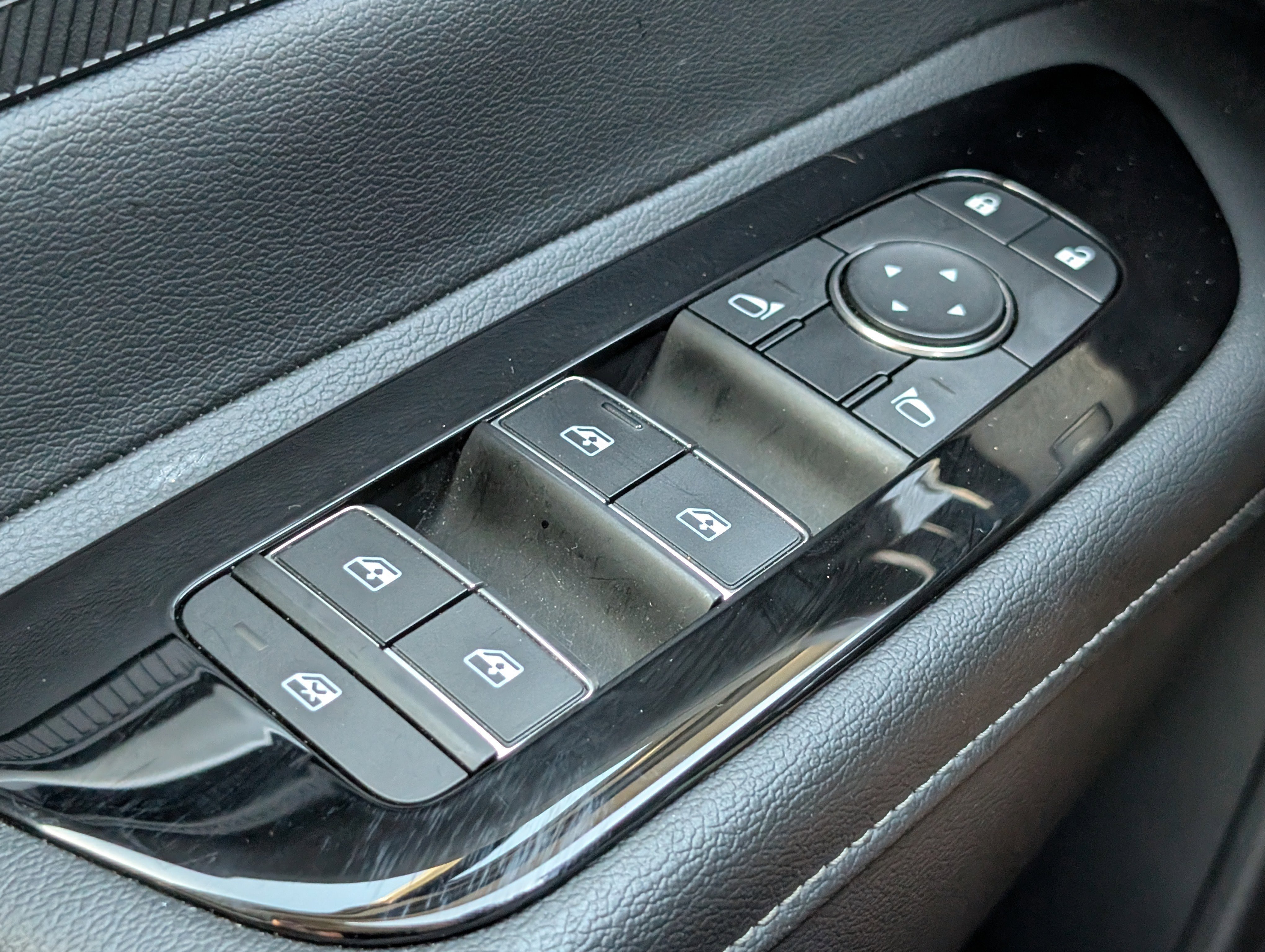 Used 2025 Gun Metallic Nissan SV image 20
