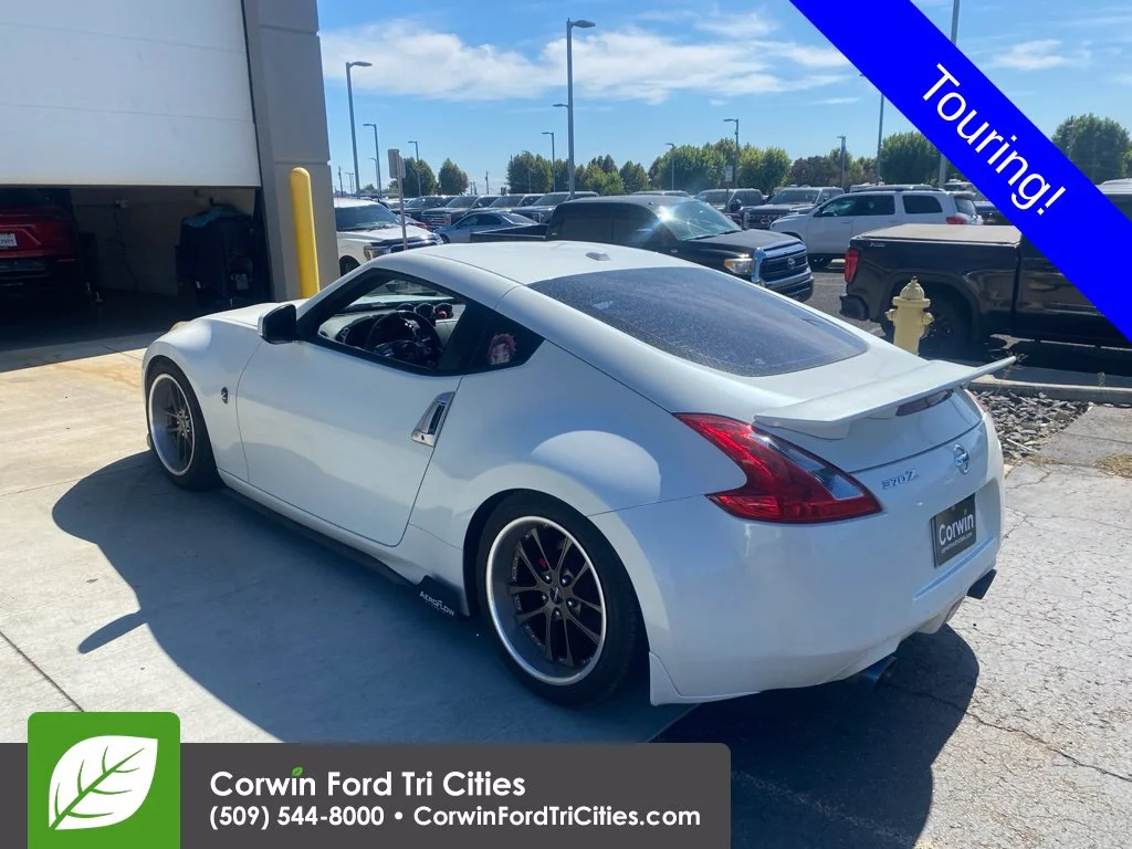 Used 2013 White Nissan Touring image 7
