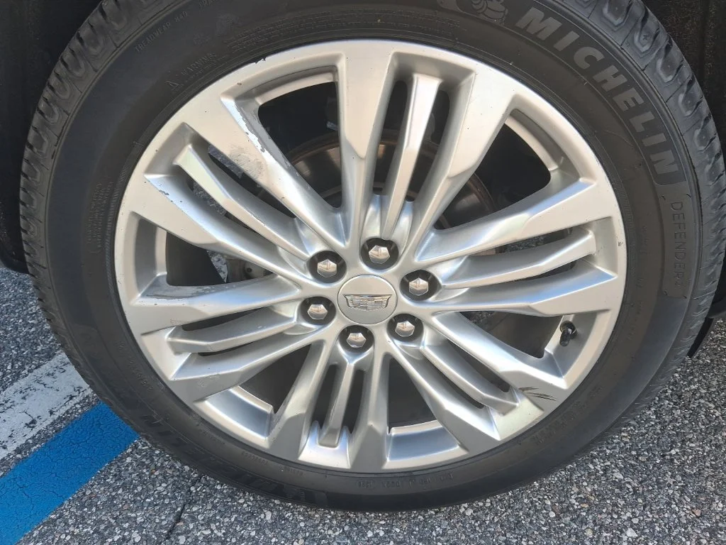 Used 2018 Silver Cadillac Premium Luxury image 16