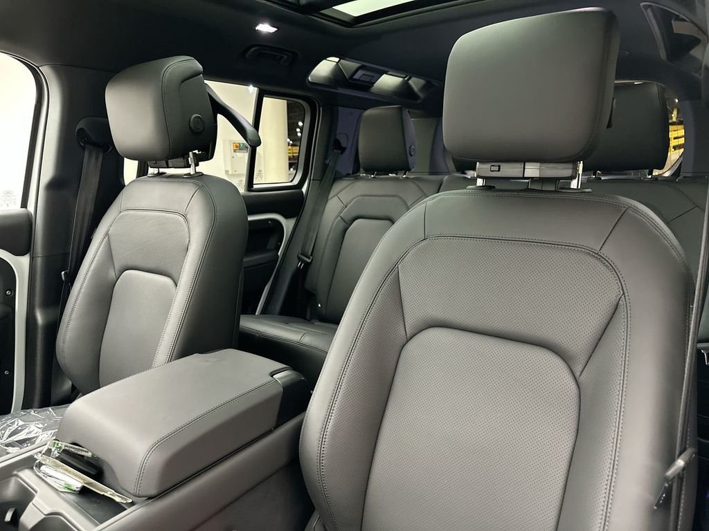 New 2026 Fuji White Land Rover X-Dynamic SE image 10