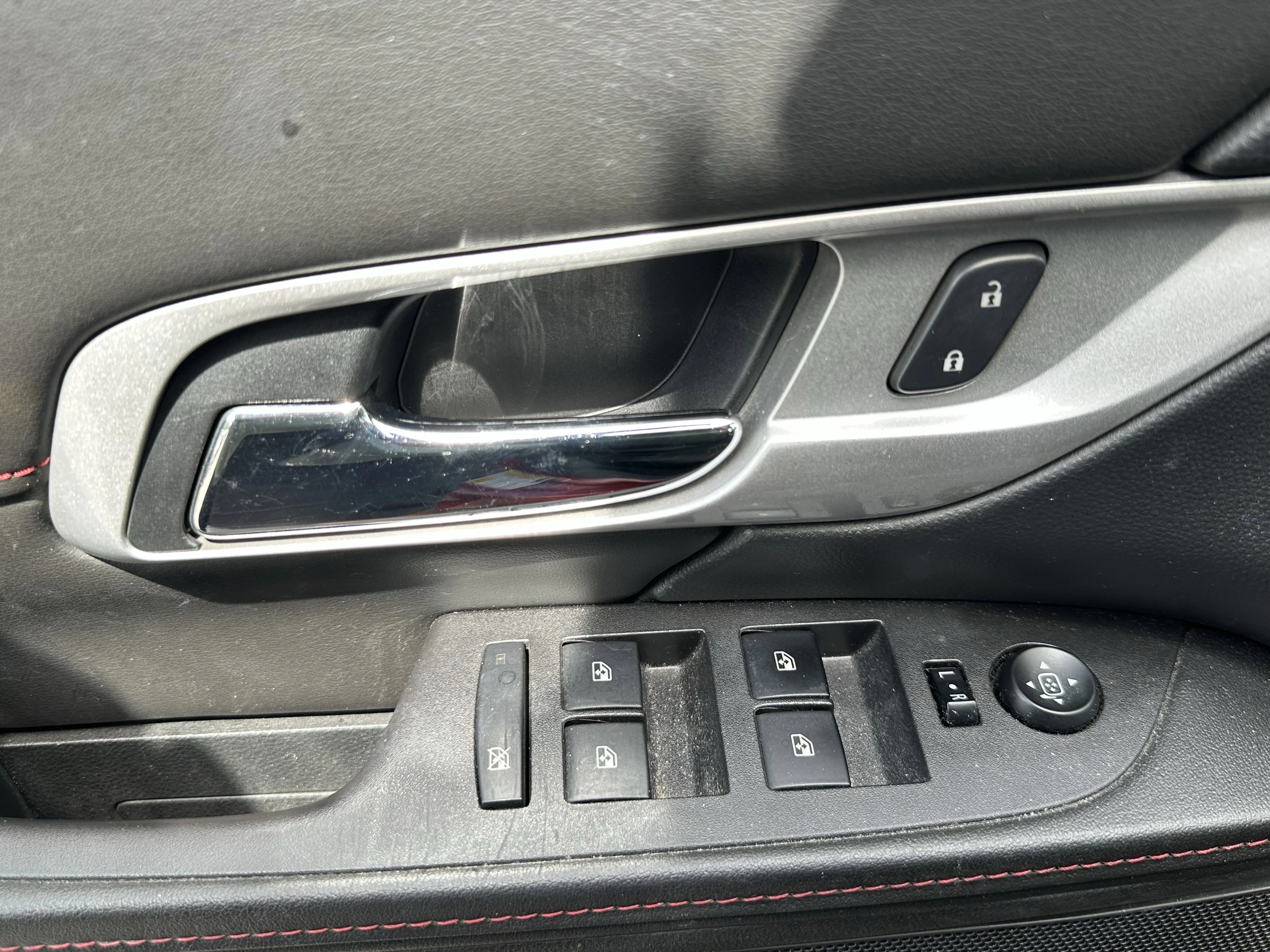 Used 2014 Red GMC SLE image 9