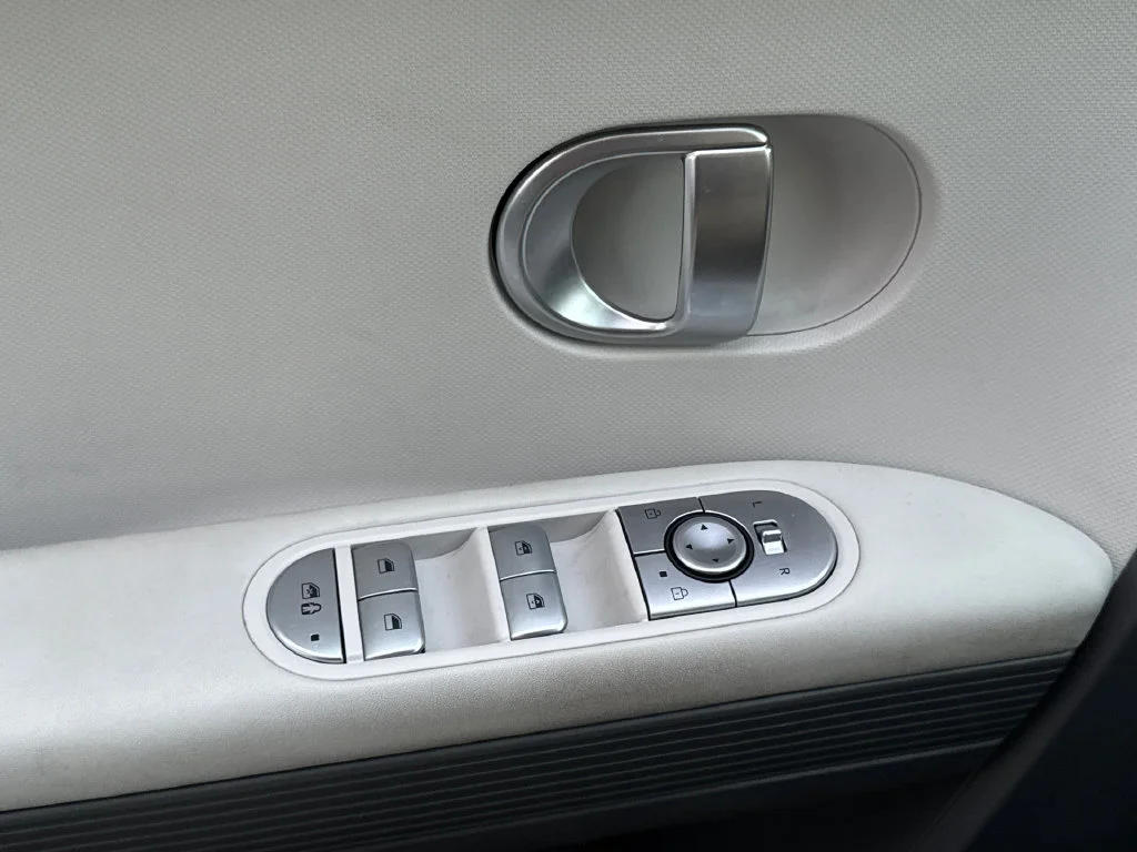 Used 2024 White Hyundai SEL image 10
