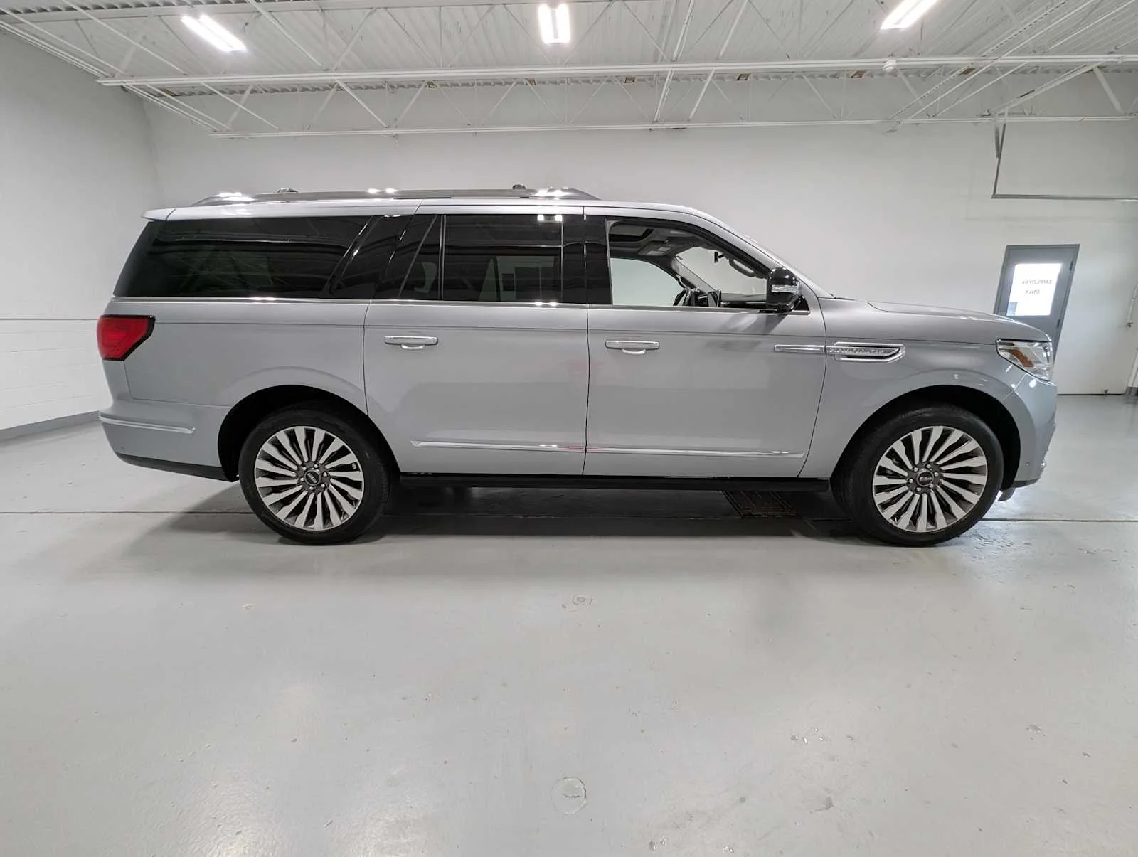 Used 2020 Silver Radiance Lincoln Reserve image 7