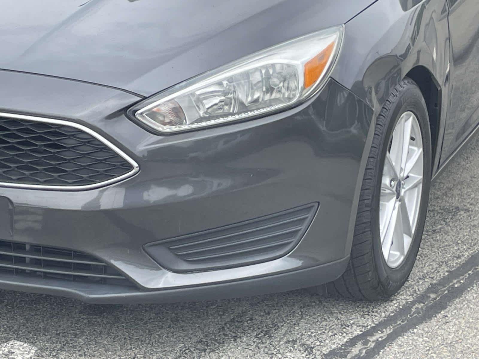 Used 2016 Magnetic Ford SE image 13