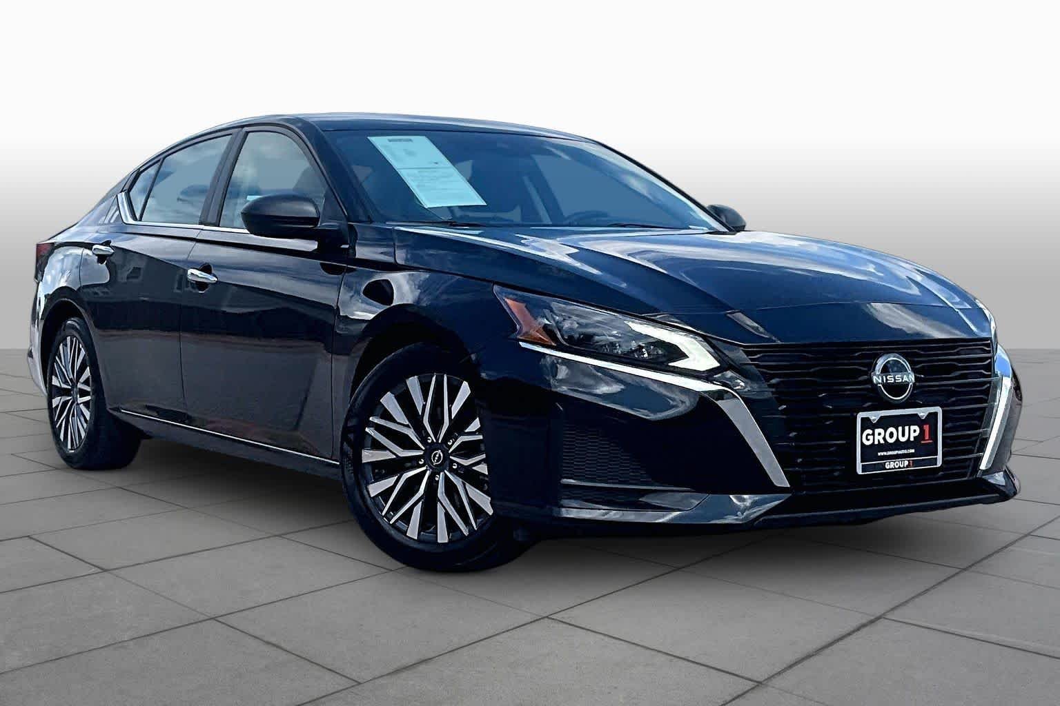 Certified Used 2025 Super Black Nissan SV image 3