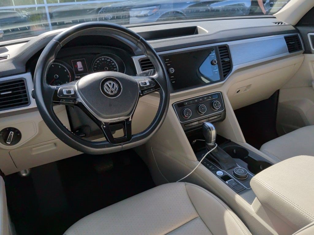 Used 2018 Pure White Volkswagen 3.6L V6 SE image 3