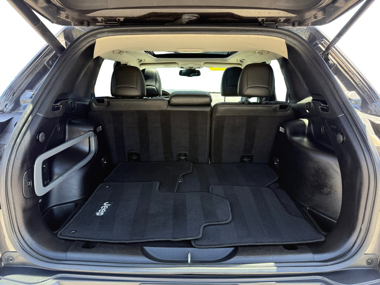 Used 2014 Granite Crystal Metallic Clearcoat Jeep Limited image 17
