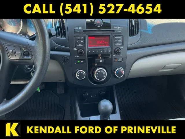 Used 2010 White Kia EX image 11