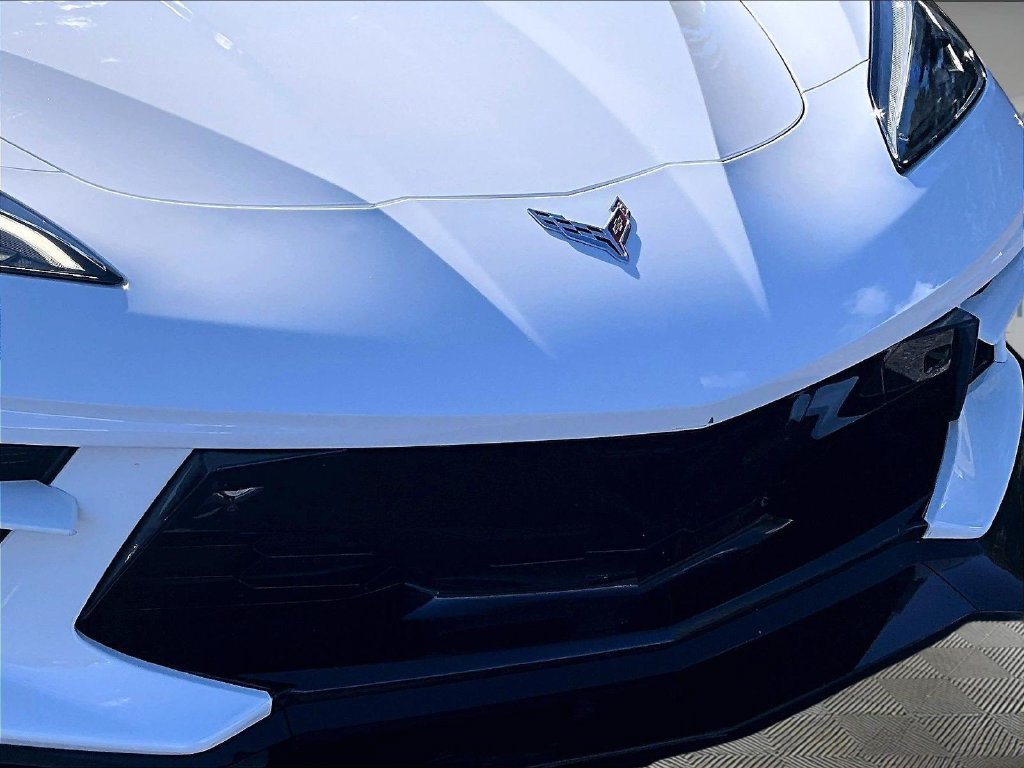 Used 2022 White Chevrolet Stingray image 27