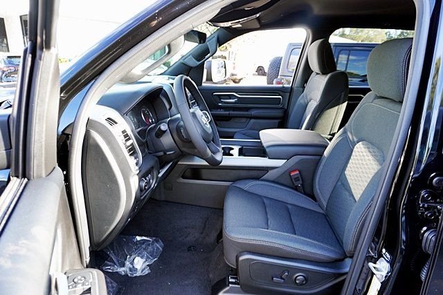 New 2026 Diamond Black Crystal Pearl-Coat Exterior Paint RAM Big Horn Sport Appearance Edition image 19